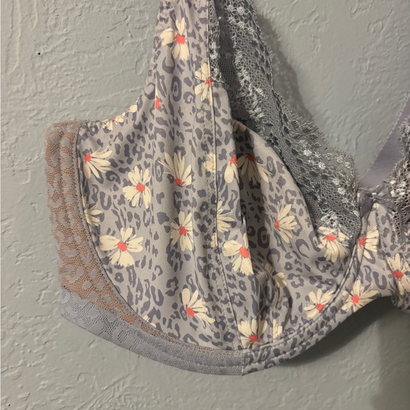 Pastel purple leopard and daisy lace elomi bra, size 38 h - Picture 9 of 9